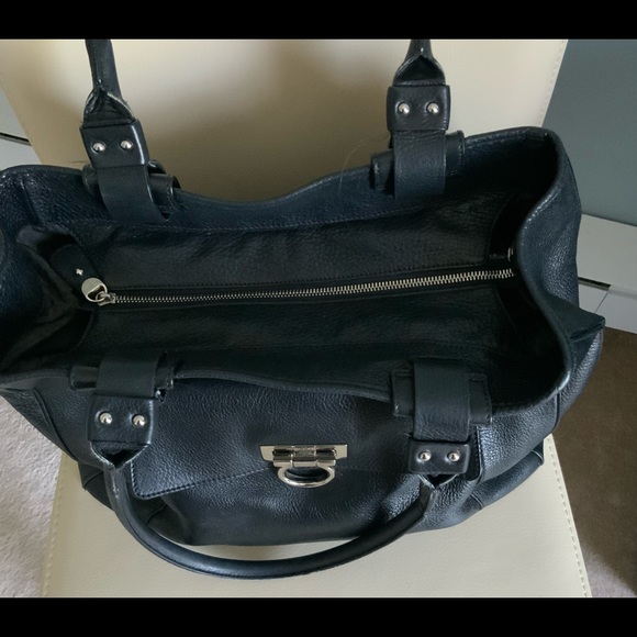 Beautiful Salvatore Ferragamo Leather Handbag - Picture 2 of 6